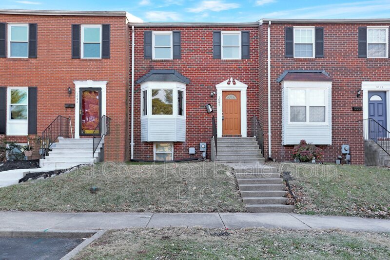 Primary Photo - 1092 E Thornhill Pl