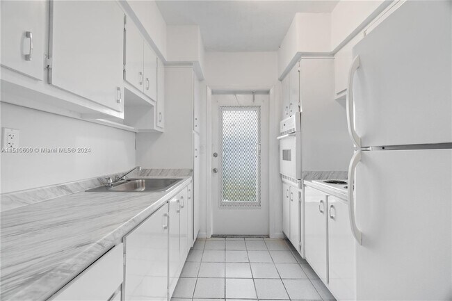 Foto del edificio - 12655 NE 16th Ave