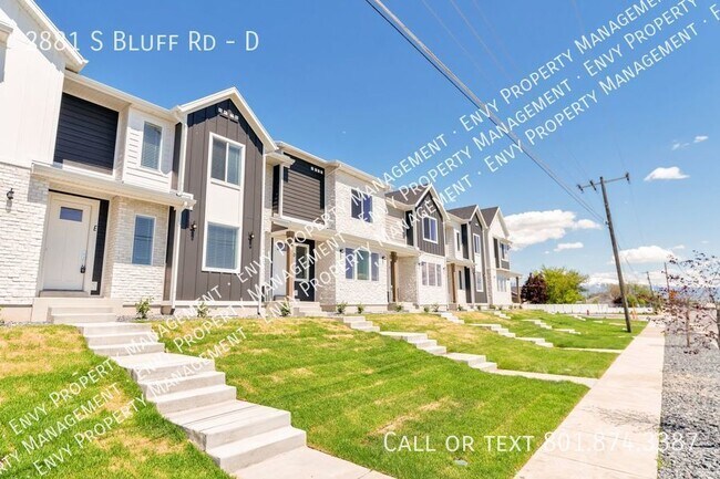 Building Photo - Enormous 3 Bed - 2 Bath Pet Friendly Townh...