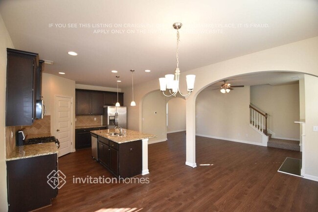 Building Photo - 2813 Birmingham Dr