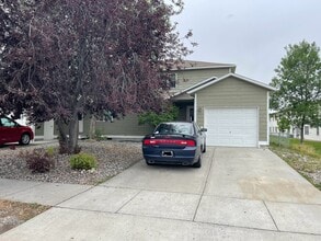 Building Photo - 913 Di Maggio Dr