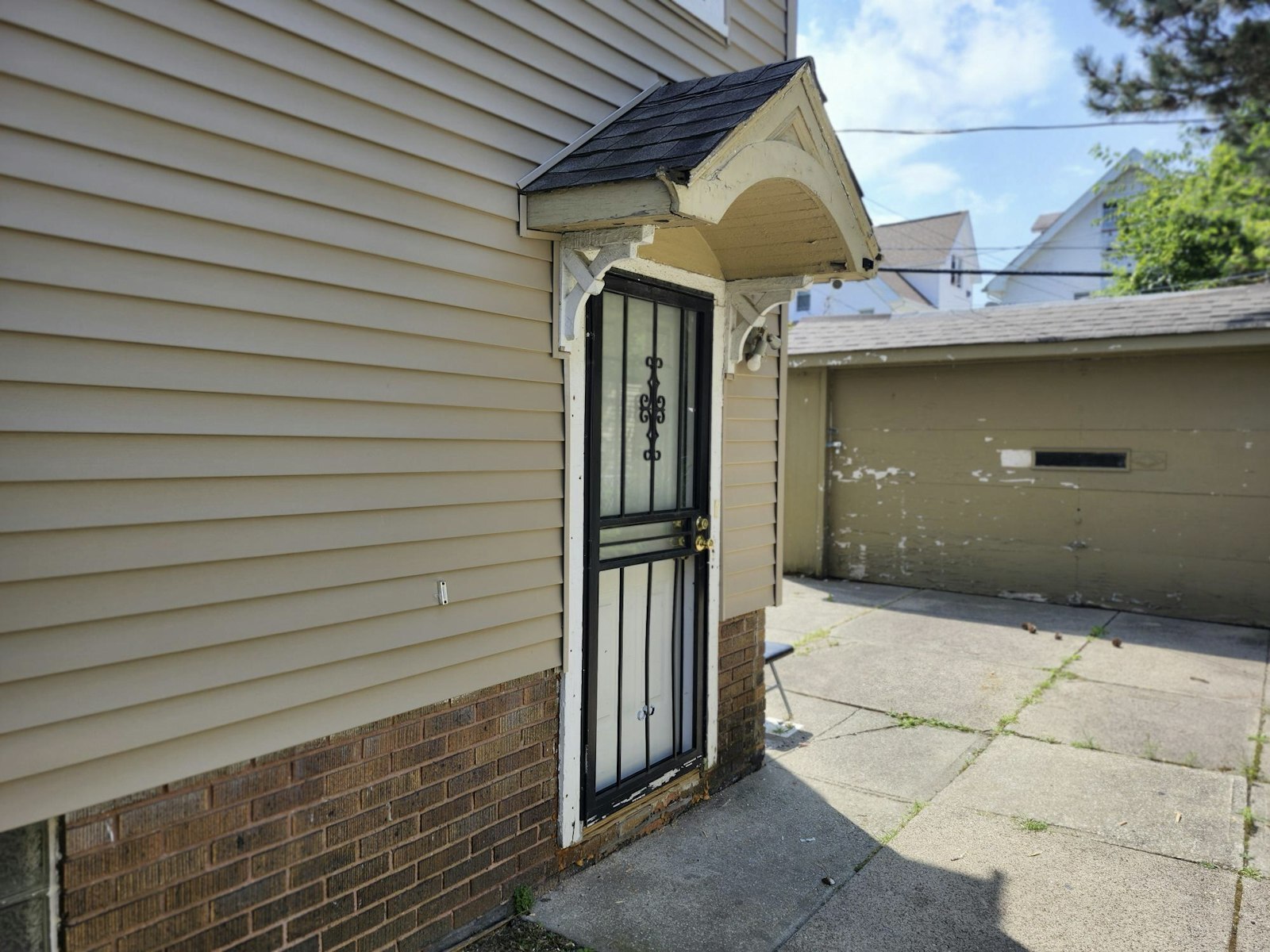 1870 Haldane Rd Cleveland, OH 44112 – photo 2