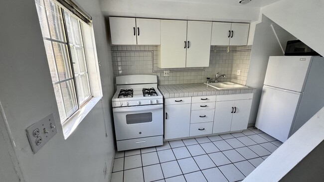 Building Photo - 459 N Alfred St