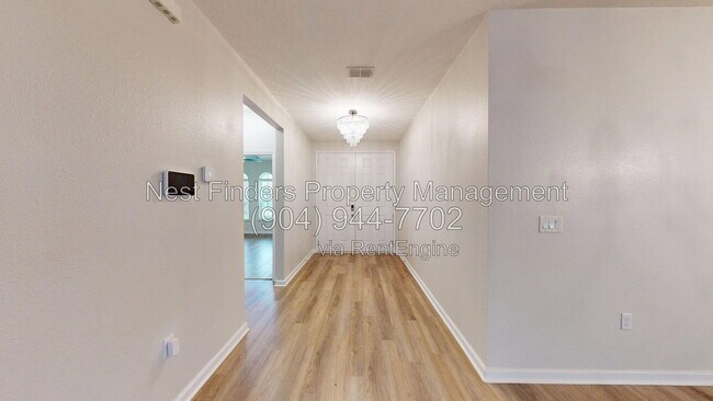 Foto del edificio - 2704 Daylily Ln