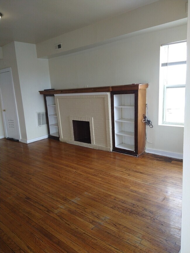 Foto del edificio - 3655 W Lexington St