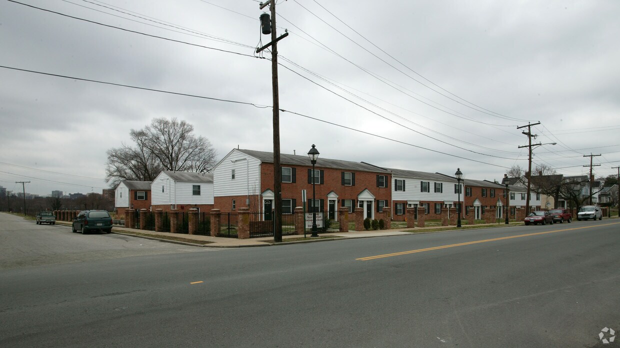 Primary Photo - 101 Poe St