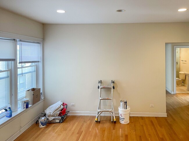 Building Photo - 3916 N Pine Grove Ave