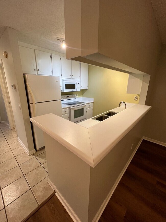 Foto del edificio - 140 Woodmere Dr