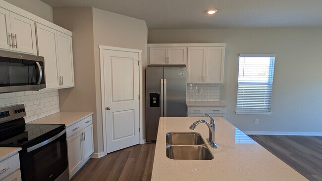 Foto del edificio - 449 Meadows Ct