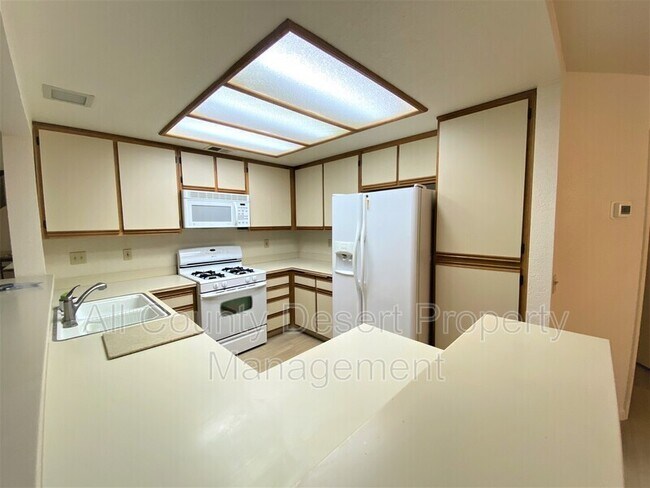 Building Photo - 41495 Woodhaven Dr W