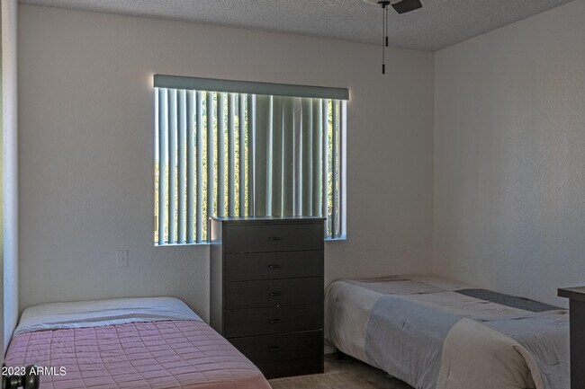 Foto del edificio - 1432 W Elgin St