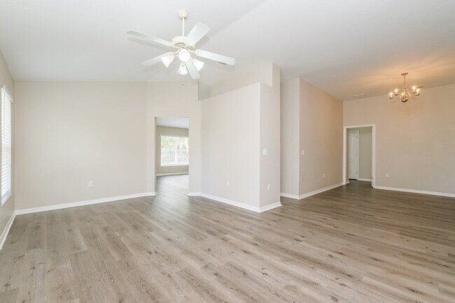 Building Photo - 1195 Lake Pl Ct