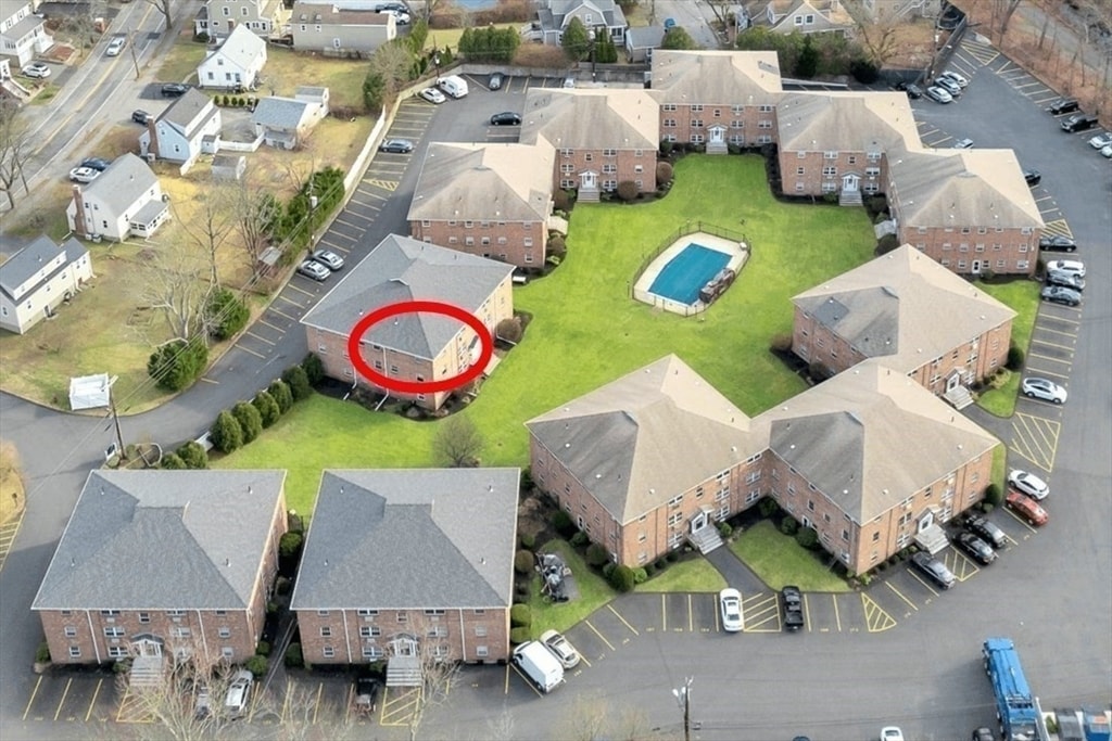 Primary Photo - 12 Colonial Village Dr