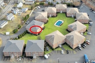 Building Photo - 12 Colonial Village Dr