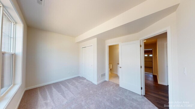 Foto del edificio - 2704 S Spurway Dr