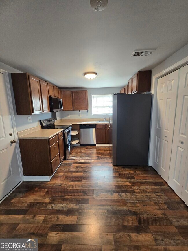 Foto del edificio - 1211 Lake Dr