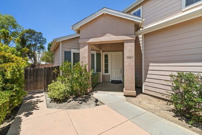 Building Photo - 1067 Princess Kyra Pl