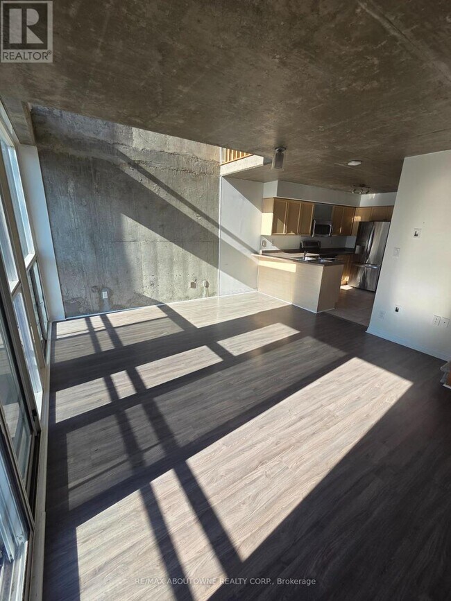 Photo du bâtiment - 1029 King St W