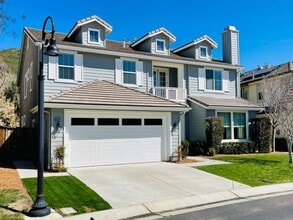Building Photo - 1574 Glencrest Dr