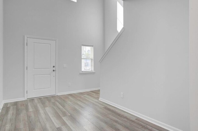 Building Photo - Move In Ready Summers Corner