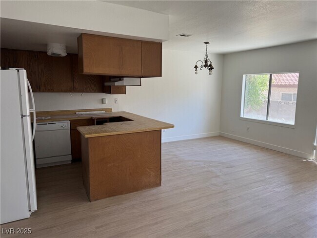 Foto del edificio - 1623 E Harmon Ave