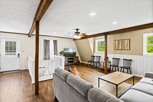 Building Photo - 804 Sugarloaf Ln