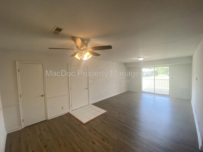 Foto del edificio - 100 Chesterfield Ln