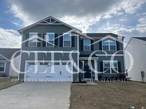 Building Photo - 921 Delia Ave