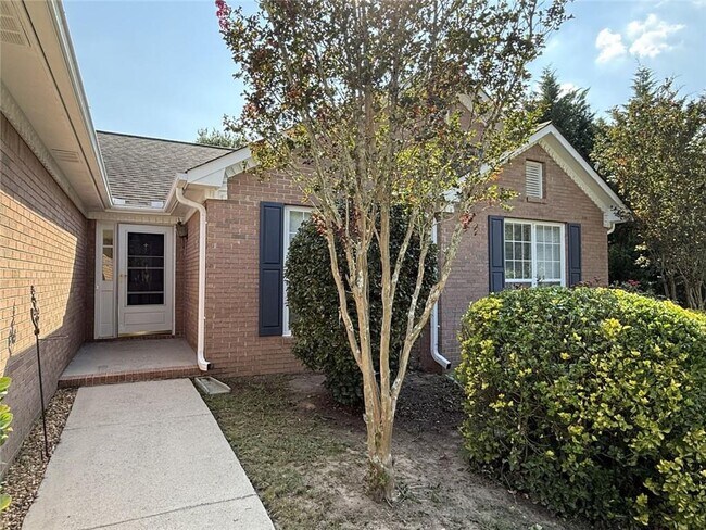 Foto del edificio - 3267 Summit Glen Dr