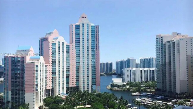Foto del edificio - 3300 NE 191st St
