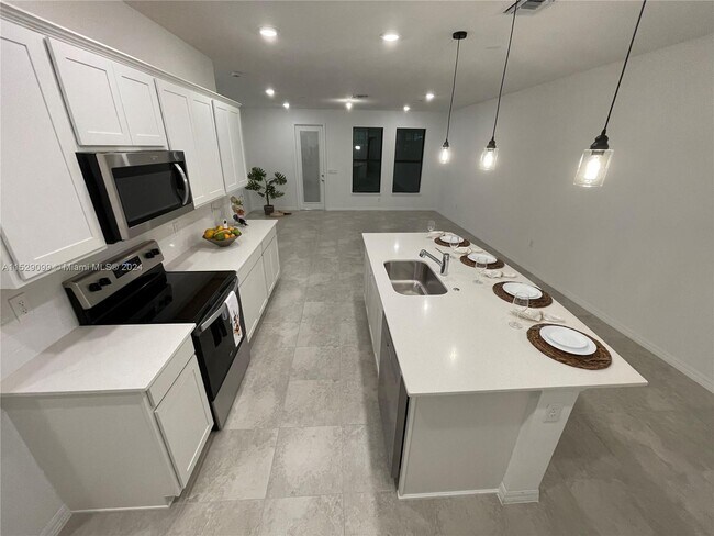 Foto del edificio - 8366 NW 7th Ct