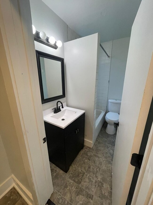 Building Photo - Your Ideal Living Space!