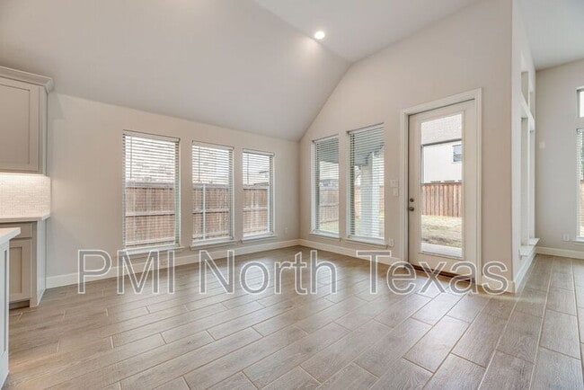 Building Photo - 332 Oak Hollow Way