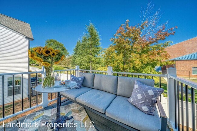 Foto del edificio - 3 br, 3.5 bath House - 1022 Sterling Lane