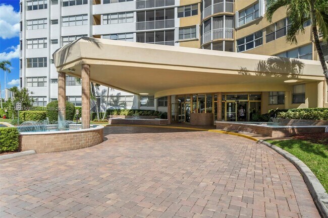 Foto del edificio - 100 Golden Isles Dr