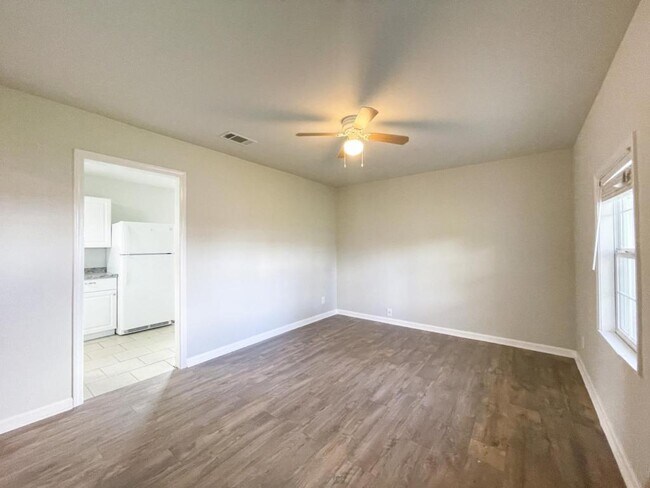 Building Photo - 1609 Woodland Drive
