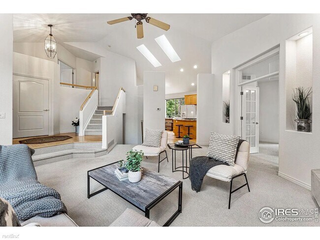 Building Photo - 3 br, 2.5 bath Townhome - 4326 Clay Common...