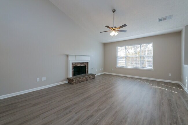 Building Photo - 378 Summer Hill Cir