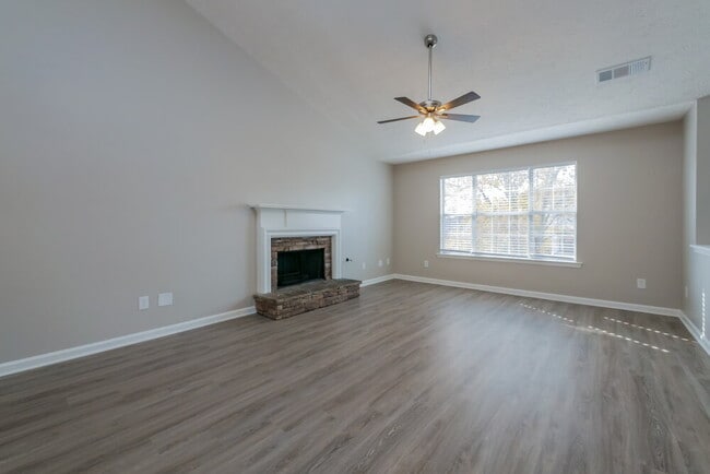 Foto del edificio - 378 Summer Hill Cir