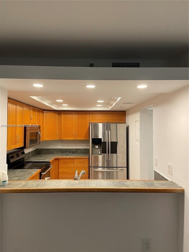 Foto del edificio - 555 NE 15th St