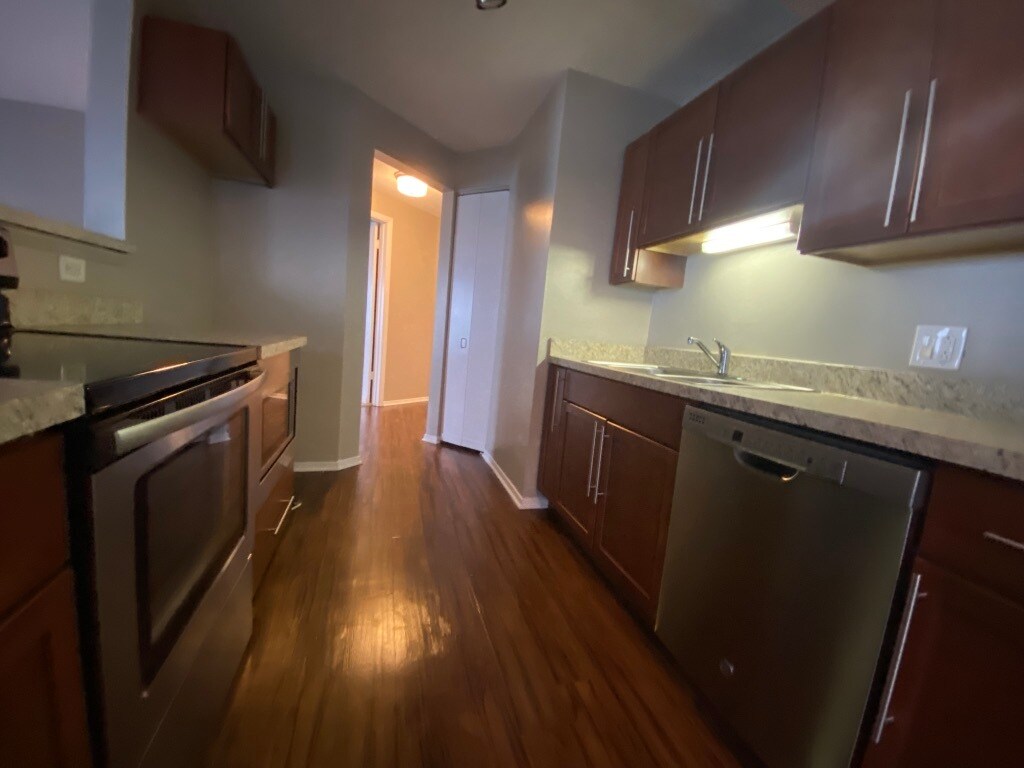 Primary Photo - 632 N Dearborn St