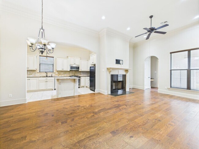 Building Photo - 3 Bedroom, 2 Bathroom House is Available Now!