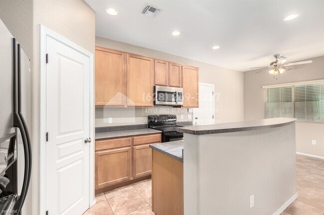 Building Photo - 4 br, 2.5 bath House - 313 S Aaron -