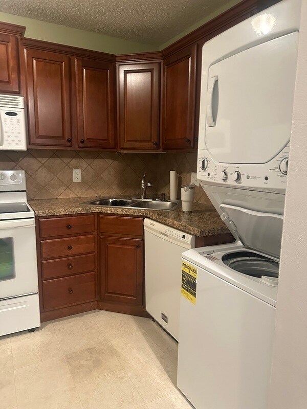 Foto del edificio - 9123 N Swan Cir