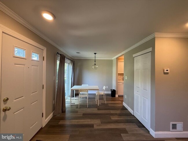 Building Photo - 28 Drewes Ct