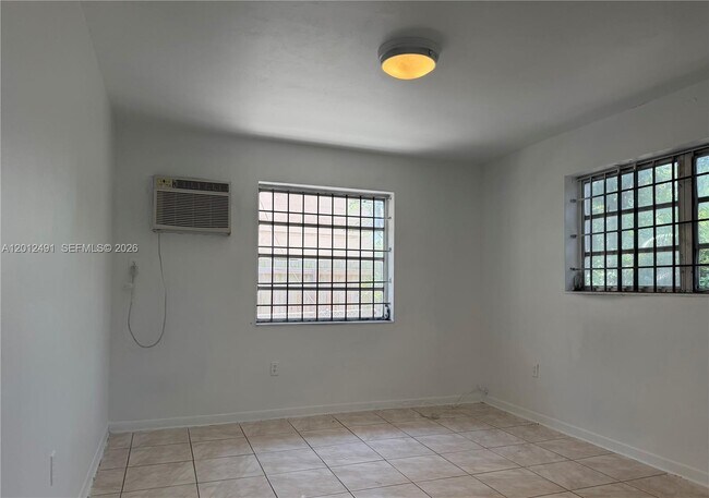 Building Photo - 1820 NW 19th Ave