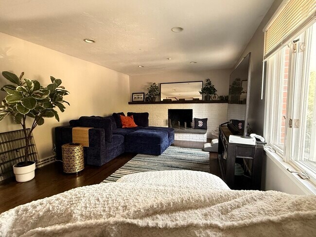 Foto del edificio - 26 Hammond Pond Pkwy