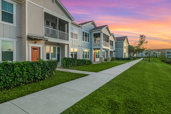 Building Photo - Waterline Estero