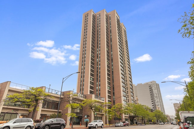Building Photo - 1850 N Clark St