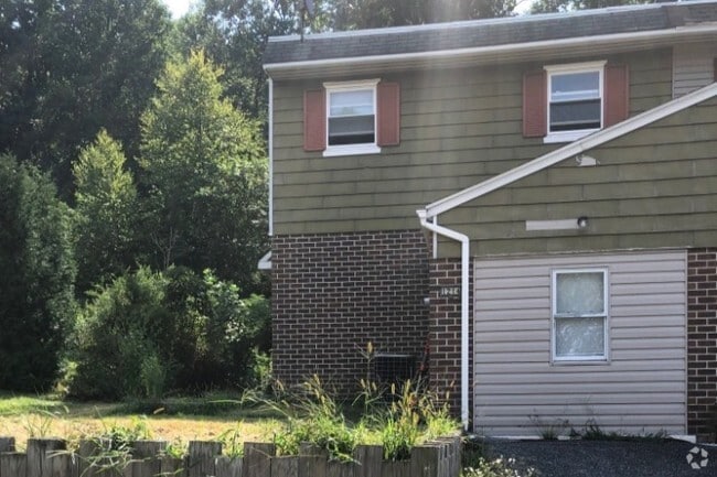 Building Photo - 1214 Fox Run